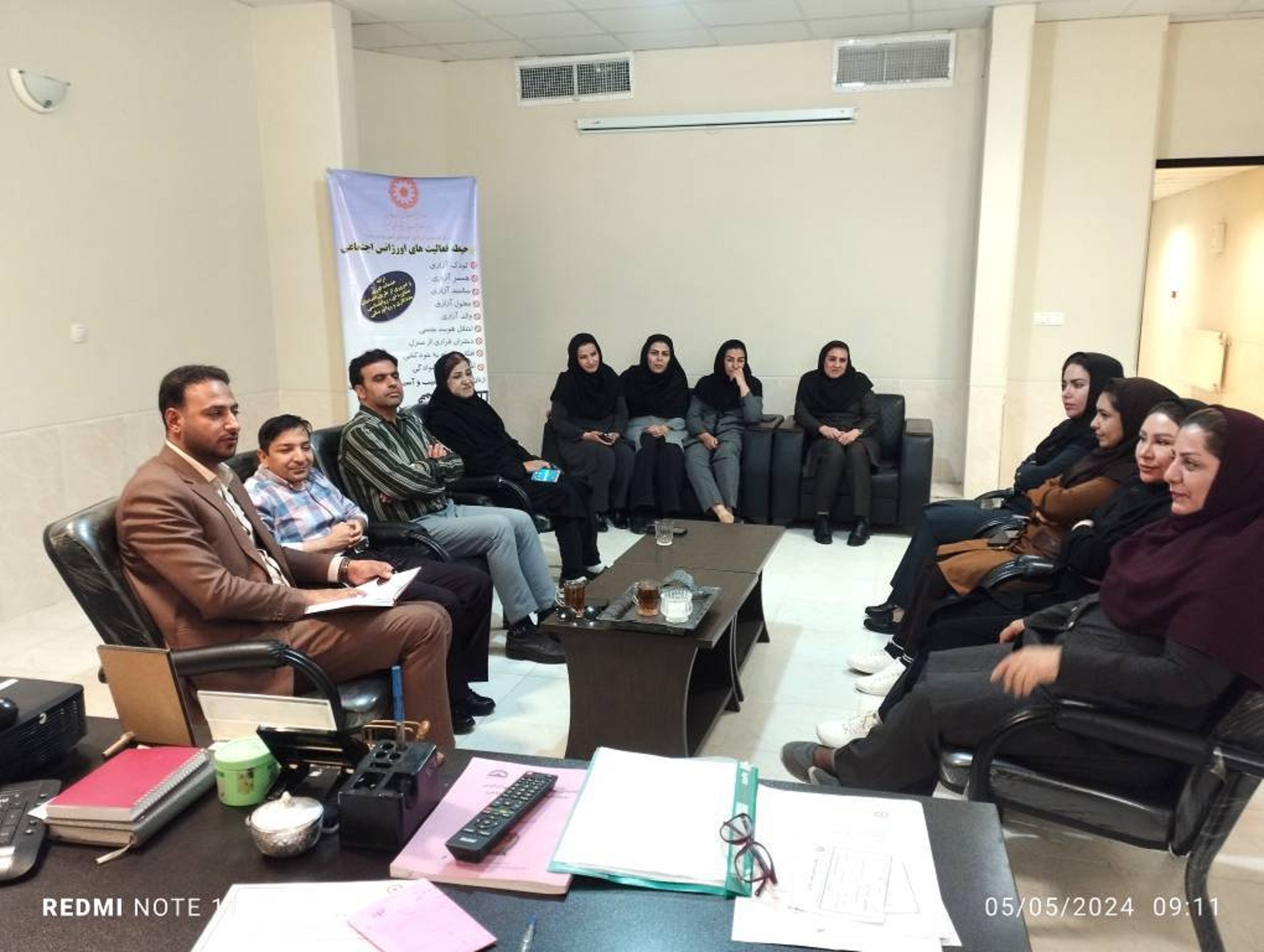شیراز/دیدار و گفتگوی مدیر بهزیستی شیراز با همکاران اورژانس اجتماعی صدرا در مرکز
