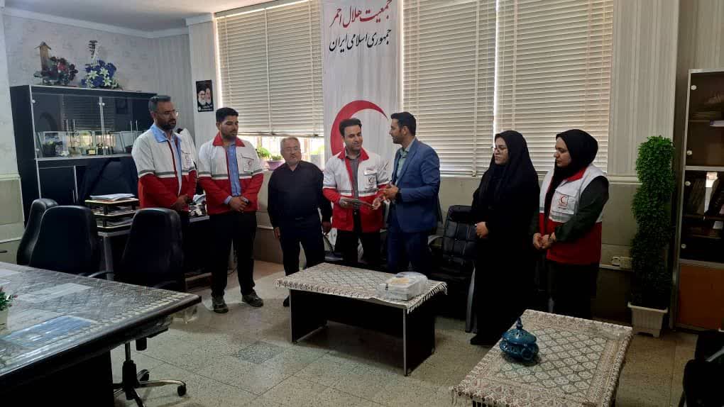 تجلیل از رئیس و کارکنان هلال احمر شهرستان خرامه و تبریک هفته هلال احمر توسط رئیس بهزیستی شهرستان خرامه