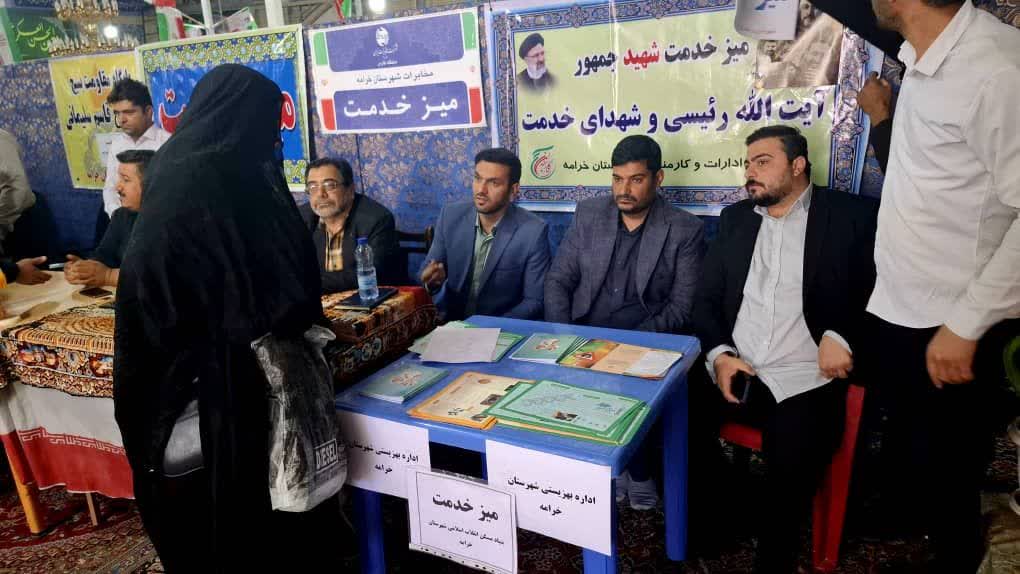 برگزاری میز ارتباطات مردمی به مناسبت سالگرد شهید رئیسی در مصلی نمازجمعه