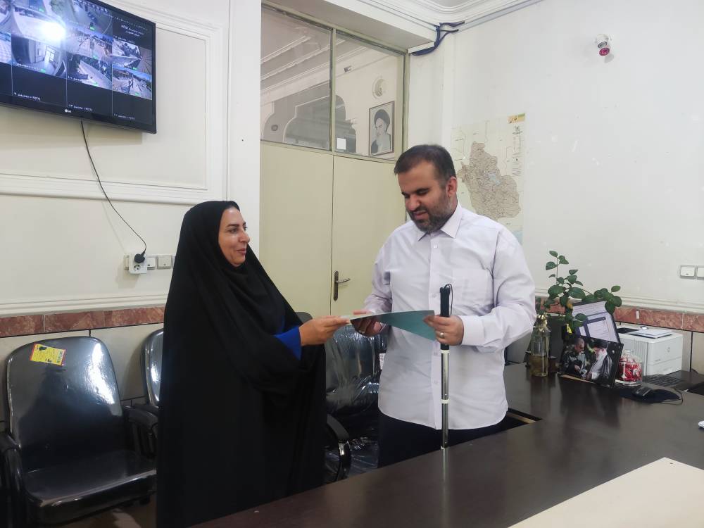 قیروکارزین/تجلیل از معلم دارای معلولیت به مناسبت روز معلم