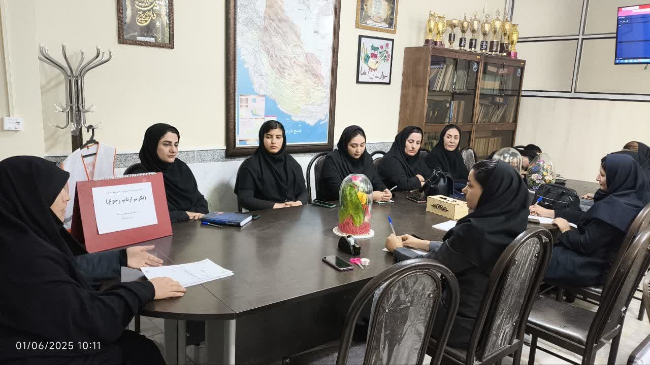فیروزآباد /برگزاری جلسه توجیهی تکریم ارباب رجوع برای مددکاران مراکز مثبت زندگی تحت نظارت بهزیستی فیروزآباد. 